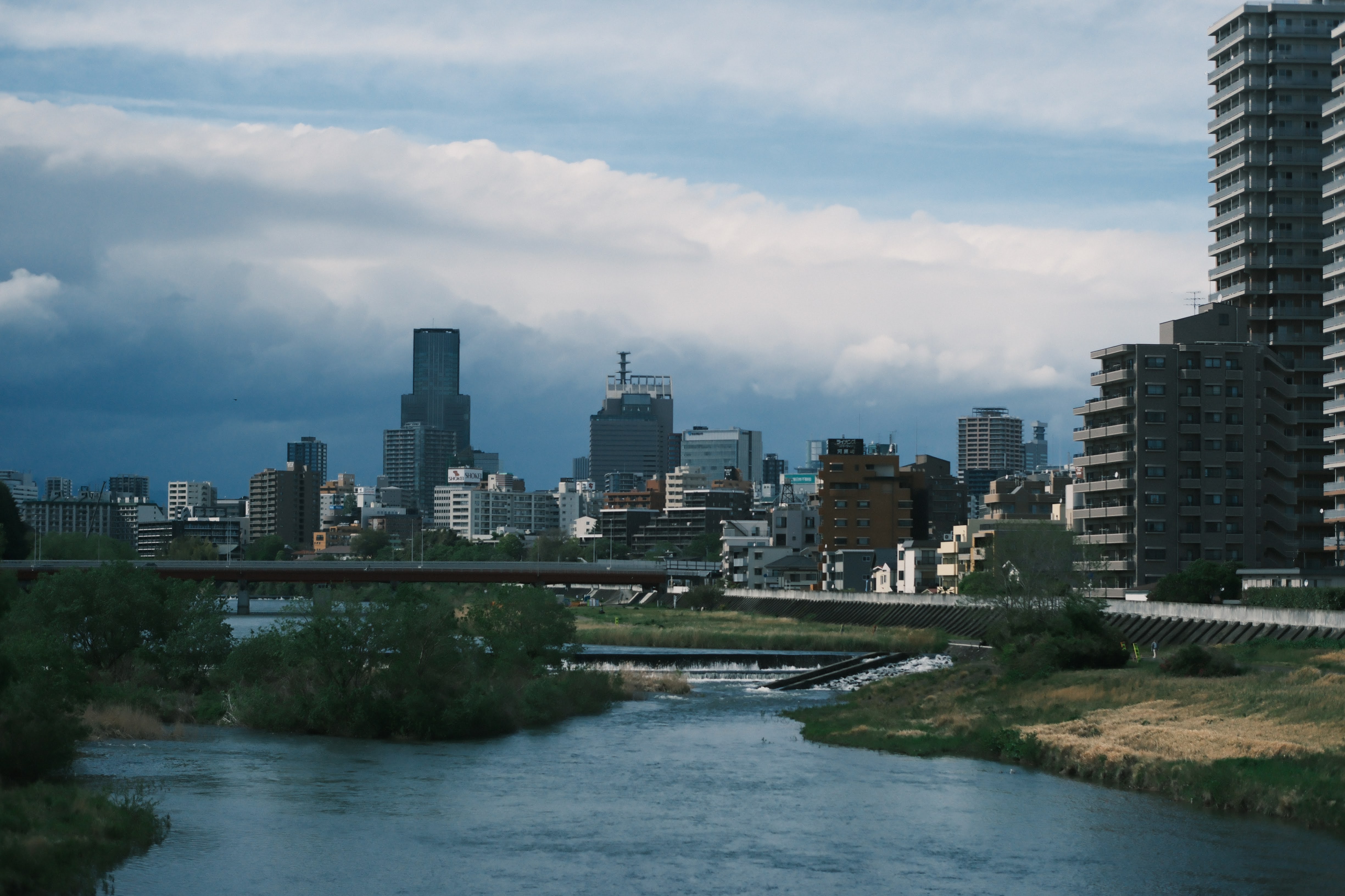 FUJIFILM X-H2 クラシックネガ レシピ4 河川 都市 風景