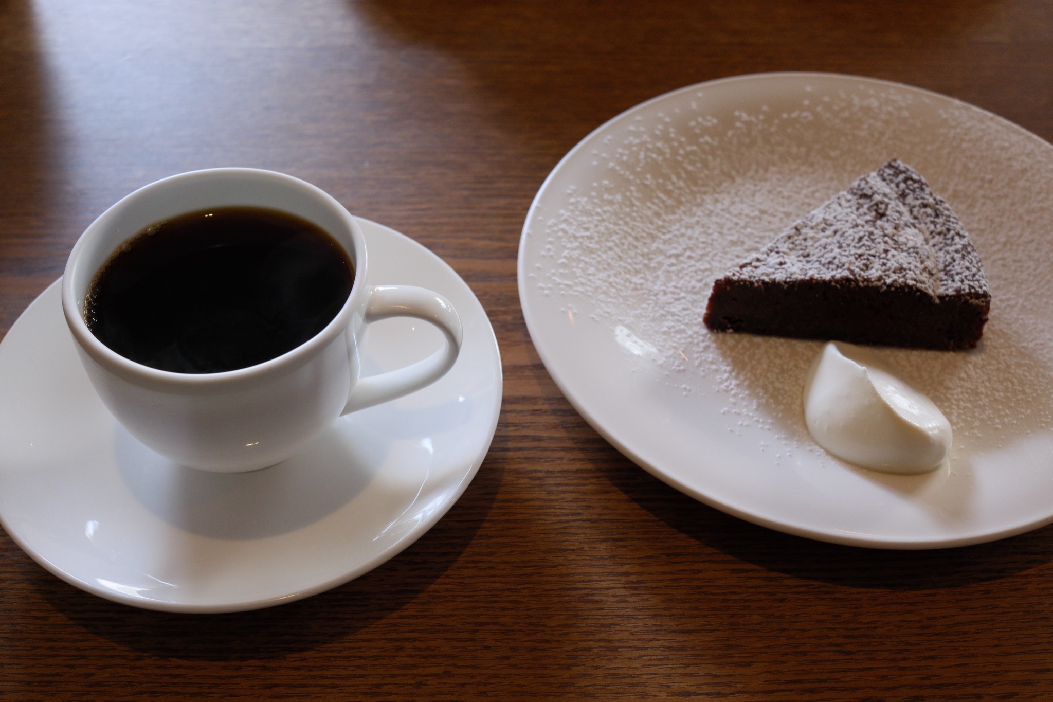 FUJIFILM X-H2 REALA ACE レシピ3 ガトーショコラとコーヒー カフェの料理写真